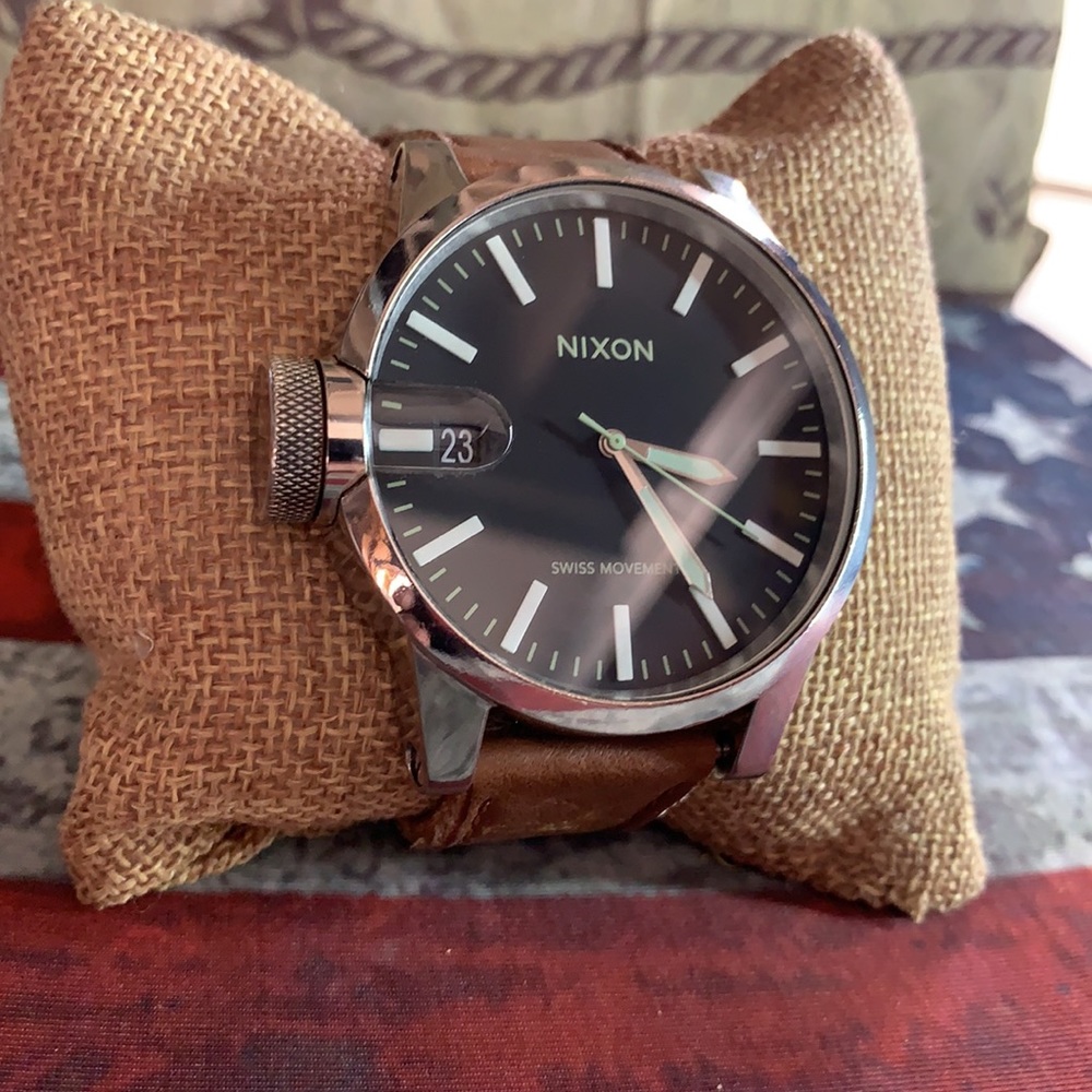 NIXON (THE CHRONICLE) magnified